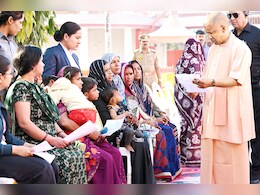 जमीन कब्जाने वालों पर सीएम योगी की सख्ती, अधिकारियों से बोले- किसी को बख्शा न जाए