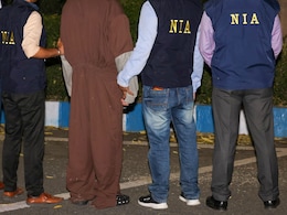 तहव्वुर को ब्राउन रंग के जंपसूट में भारत क्यों लाया गया? ये कोई फैशन नहीं, असली वजह जानिए तहव्वुर को ब्राउन रंग के जंपसूट में भारत क्यों लाया गया? ये कोई फैशन नहीं, असली वजह जानिए
