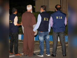 Tahawwur Rana : तहव्वुर राणाला भारताकडे सोपवतानाचे फोटो आले समोर, अमेरिकेने केले जारी Tahawwur Rana : तहव्वुर राणाला भारताकडे सोपवतानाचे फोटो आले समोर, अमेरिकेने केले जारी