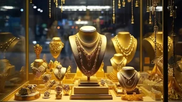 Gold, Silver Price Today: सोना फिर हुआ महंगा! इंपोर्ट ड्यूटी बढ़ने के बाद ₹1.62 लाख के पार, चांदी  ₹3 लाख के करीब, खरीदने से पहले जान लें आज का रेट