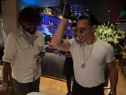 Vignesh Shivan Visits Chef Salt Bae's Restaurant, Tries His Viral Steak Salting Style