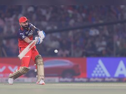 CSK vs RCB: विराट कोहली ने रचा इतिहास, 'यूनिवर्स बॉस' क्रिस गेल का T20 महारिकॉर्ड तोड़कर विश्व क्रिकेट को चौंकाया CSK vs RCB: विराट कोहली ने रचा इतिहास, 'यूनिवर्स बॉस' क्रिस गेल का T20 महारिकॉर्ड तोड़कर विश्व क्रिकेट को चौंकाया