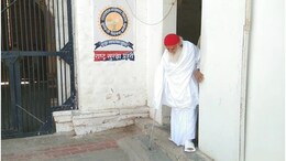 Asaram Surrender: फिर जेल पहुंचा आसाराम, पैर में बंधा था प्लास्टर, पुलिस ने अंगूठी-चेन उतरवाई