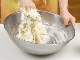 क्या पेट से सचमुच चिपक जाता है मैदा? डाइटीशियन ने दिया जवाब, बताया यह सच है या बनी बनाई बात क्या पेट से सचमुच चिपक जाता है मैदा? डाइटीशियन ने दिया जवाब, बताया यह सच है या बनी बनाई बात