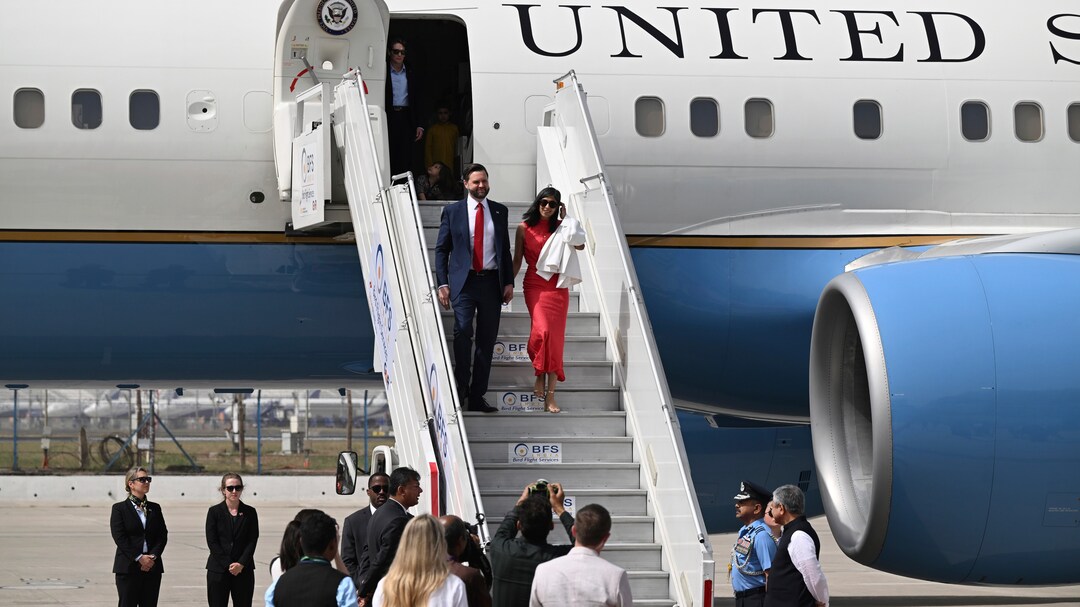 Live Updates: After Jaipur, JD Vance's Agra Tour Today, Visits Taj Mahal