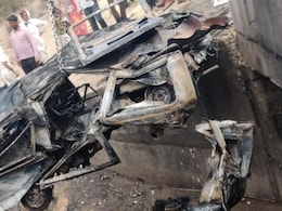 Rajasthan: 2 कारों की जोरदार भिड़ंत में गाड़ी के साथ जिंदा जला चालक, 4 की हालत नाजुक; 1 महीने तीसरा बड़ा हादसा Rajasthan: 2 कारों की जोरदार भिड़ंत में गाड़ी के साथ जिंदा जला चालक, 4 की हालत नाजुक; 1 महीने तीसरा बड़ा हादसा