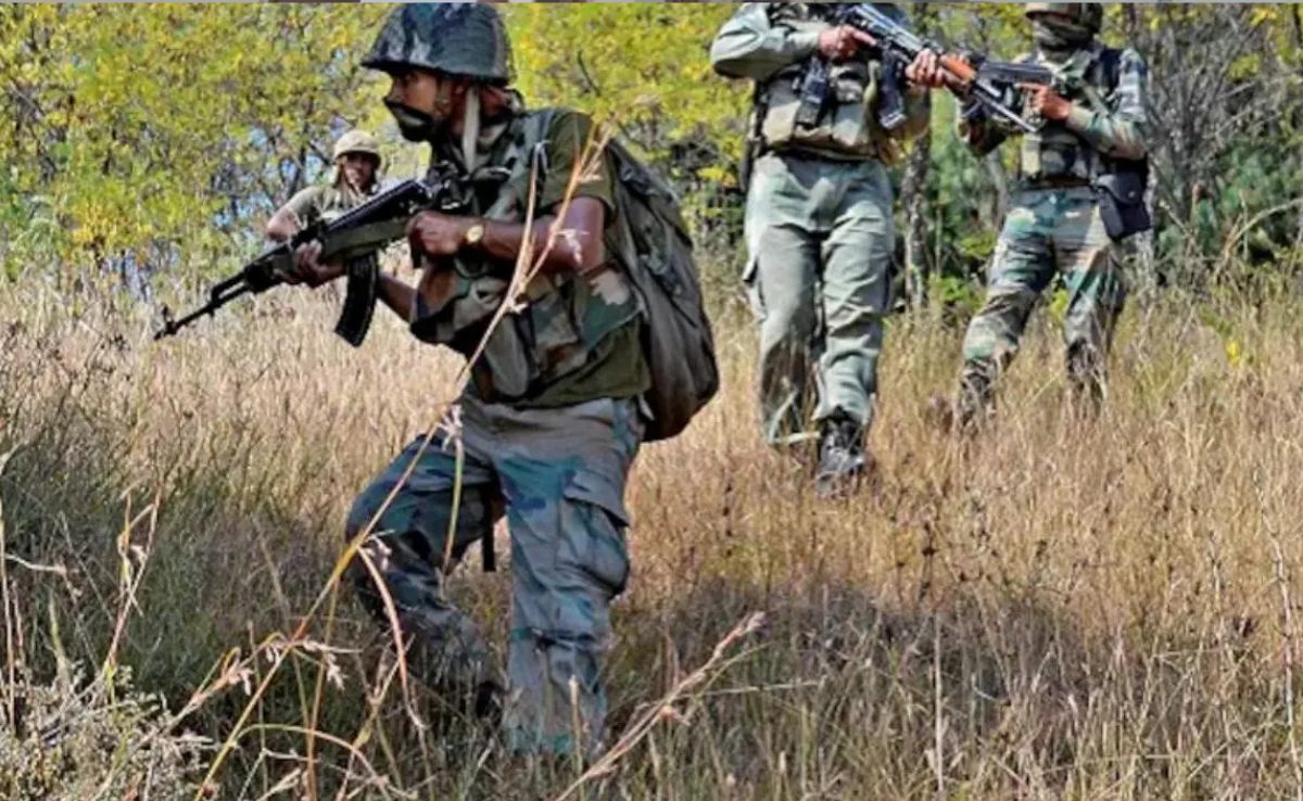 देश के अंदर भी दुश्मन ढेर: कर्रेगुट्टा इलाके में सुरक्षाबलों ने 22 नक्सलियों को मार गिराया, 18 के शव बरामद