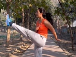 Disha Patani की बहन खुशबू पाटनी ने बताया दौड़ने से पहले कैसे करते हैं वॉर्म अप, नसों में नहीं होंगे क्रैंप्स  Disha Patani की बहन खुशबू पाटनी ने बताया दौड़ने से पहले कैसे करते हैं वॉर्म अप, नसों में नहीं होंगे क्रैंप्स