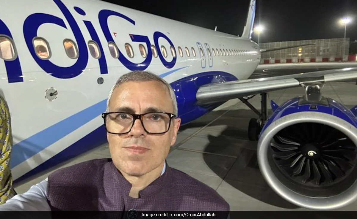 Ню Делхи Делхи индиго полет от Шринагар носещ Джаму и