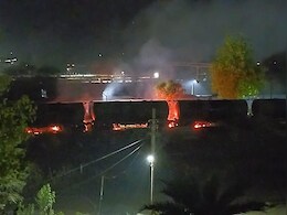 रेलवे स्टेशन पर पेट्रोल टैंकर में लगी भीषण आग, कई ट्रेनों को बीच में ही रोका गया, घर छोड़कर भागे लोग 