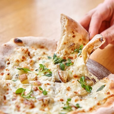 Woman's Hilarious Mispronunciation Of Neapolitan Pizza Goes Viral, Internet Reacts