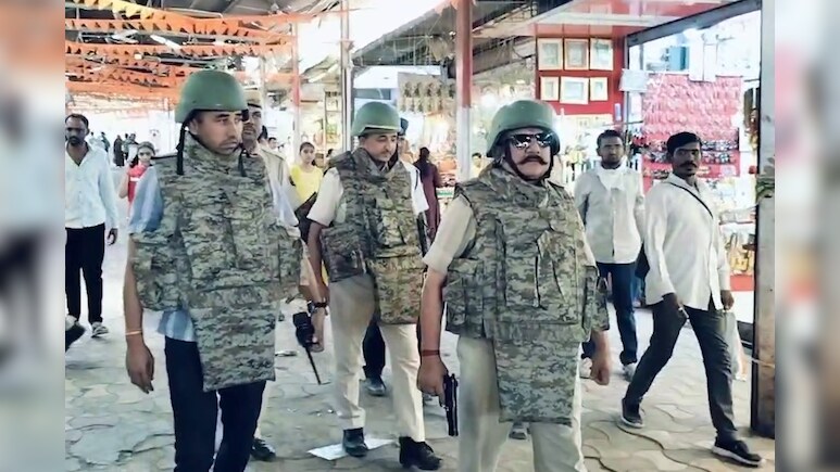 Rajasthan: बुलेट प्रूफ जैकेट और हाथ में पिस्टल लेकर सड़कों पर निकले पुलिस अधिकारी, पहलगाम हमले के बाद जैसलमेर में अलर्ट