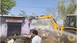 Rajasthan: भरतपुर में बुलडोजर एक्शन, 5 JCB से 70 दुकानों को तोड़ा, BDA कमिश्नर ने बताया कारण