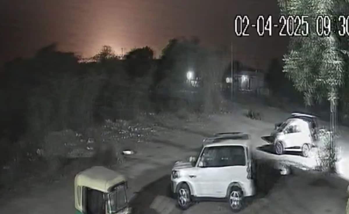 Ню Делхи Светкавица осветена небето когато Jaguar Fighter Jet на