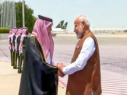 जेद्दा पहुंचे पीएम नरेंद्र मोदी का एयरपोर्ट पर हुआ स्वागत, क्राउन प्रिंस सलमान से आज करेंगे मुलाकात जेद्दा पहुंचे पीएम नरेंद्र मोदी का एयरपोर्ट पर हुआ स्वागत, क्राउन प्रिंस सलमान से आज करेंगे मुलाकात