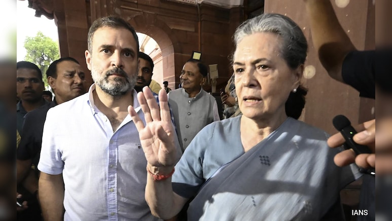 नेशनल हेराल्ड केस: सोनिया गांधी और राहुल गांधी के खिलाफ FIR में क्या-क्या आरोप