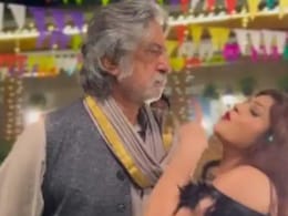 72 साल के शक्ति कपूर ने हरियाणा की शकीरा के साथ किया डांस, वायरल वीडियो पर फैन्स ने किए ऐसे कमेंट 72 साल के शक्ति कपूर ने हरियाणा की शकीरा के साथ किया डांस, वायरल वीडियो पर फैन्स ने किए ऐसे कमेंट