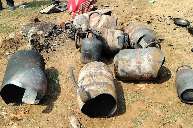 सिलेंडर फटने के बाद मौके की स्थिति सिलेंडर फटने के बाद मौके की स्थिति