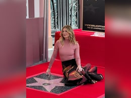 <i>Grey's Anatomy</i> Star Ellen Pompeo Gets Honoured With A Star On The Hollywood Walk Of Fame <i>Grey's Anatomy</i> Star Ellen Pompeo Gets Honoured With A Star On The Hollywood Walk Of Fame