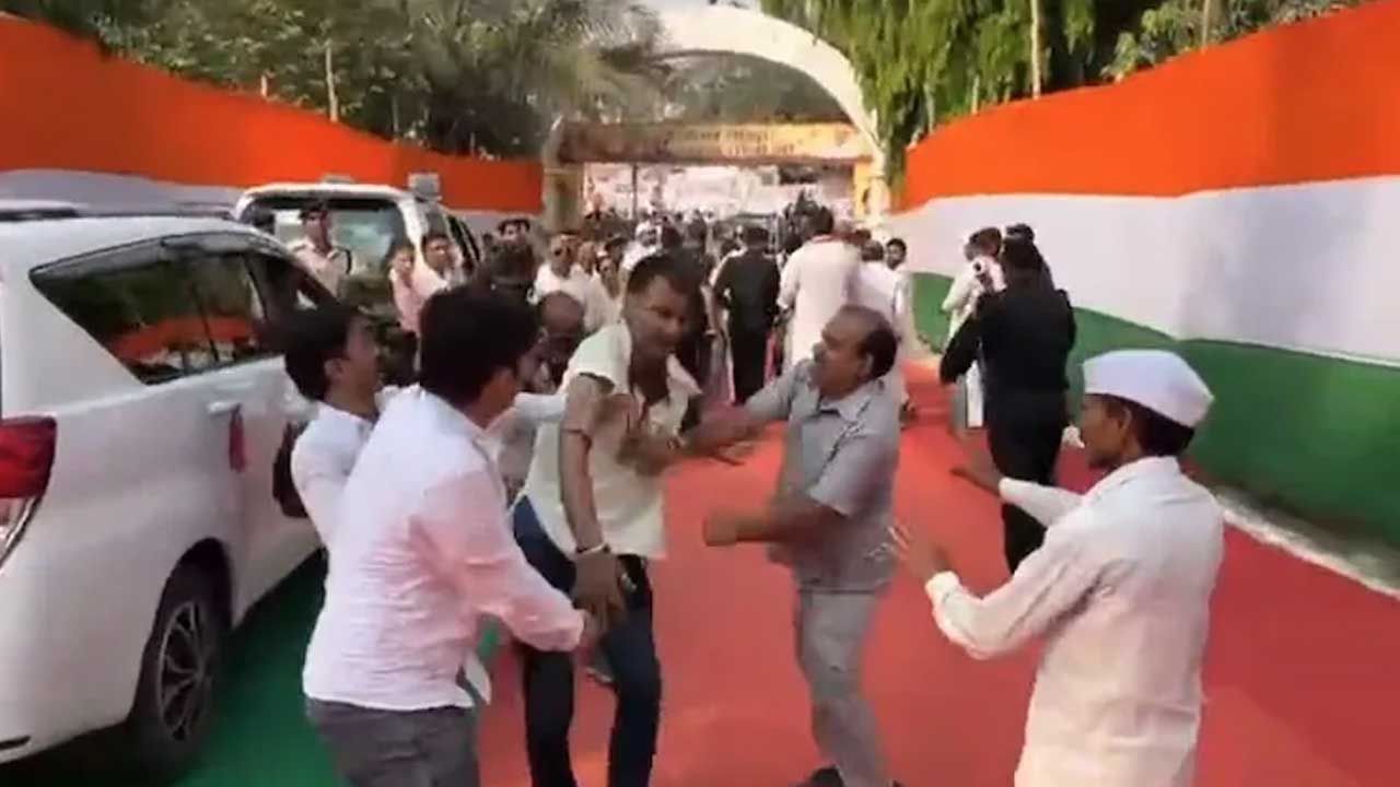 Chaos At Bihar Headquarters Of Congress Shortly After Rahul Gandhi's Visit