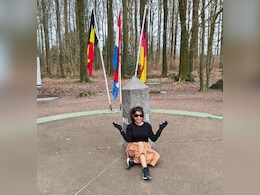 लड़की ने 3 सेकंड में पूरी कर ली 3 देशों की यात्रा, झूठ नहीं बिलकुल सच है, जानकर हैरान रह गए लोग, आप भी कर सकते हैं ऐसा