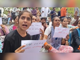 कॉलेज छात्रा को अश्लील मैसेज भेजने वाले प्रिंसिपल पर कार्रवाई की जगह वापस बूंदी भेजा, छात्रों का विरोध प्रदर्शन हुआ तेज कॉलेज छात्रा को अश्लील मैसेज भेजने वाले प्रिंसिपल पर कार्रवाई की जगह वापस बूंदी भेजा, छात्रों का विरोध प्रदर्शन हुआ तेज