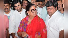 Rajasthan: झालावाड़ में भावुक हुईं पूर्व CM वसुंधरा राजे, बोलीं- हमें कुछ नहीं चाहिए, बस आपका प्यार मिलता रहे