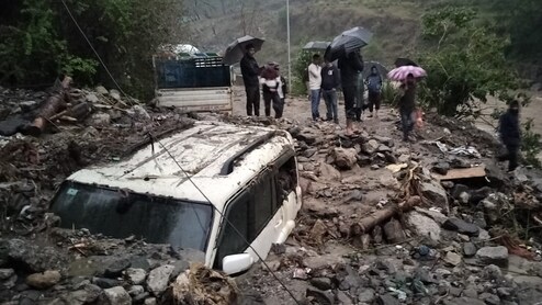 Uttarakhand Weather: उत्तराखंड में बारिश से तबाही, चमोली में मलबे में दबी गाड़ियां, IMD ने जारी की एडवाइजरी