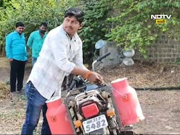 Beed News: पत्नीचे सोने मोडून 5 गावांची भागवली तहान! बीडमधील 'जलदूता'चे राज्यात कौतुक Beed News: पत्नीचे सोने मोडून 5 गावांची भागवली तहान! बीडमधील 'जलदूता'चे राज्यात कौतुक