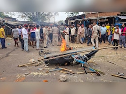 बोकारो बंद : लाठीचार्ज में युवक की मौत के खिलाफ बवाल, 5 गाड़ियां फूंकीं, एक गिरफ्तार बोकारो बंद : लाठीचार्ज में युवक की मौत के खिलाफ बवाल, 5 गाड़ियां फूंकीं, एक गिरफ्तार