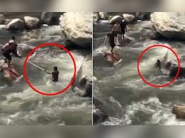 Reel बाजी रियल लाइफ पर पड़ी भारी, बहा ले जा रही थी तेज लहरें, देखें रोंगटे खड़े कर देने वाला खौफनाक मंजर Reel बाजी रियल लाइफ पर पड़ी भारी, बहा ले जा रही थी तेज लहरें, देखें रोंगटे खड़े कर देने वाला खौफनाक मंजर