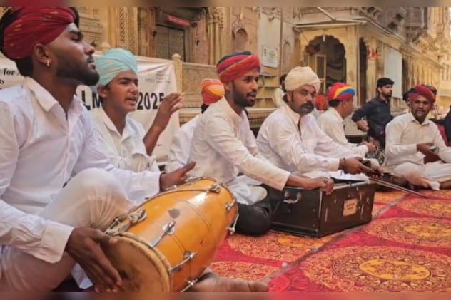 कलाकारों ने जैसलमेर की जीवंत संस्कृति का शानदार परिचय कराया.