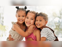 Siblings Day 2025: मां की ममता भी है तुझमें...भाई-बहनों को फील कराएं स्पेशल, भेजें ये प्यार भरे मैसेज, कोट्स और Photos