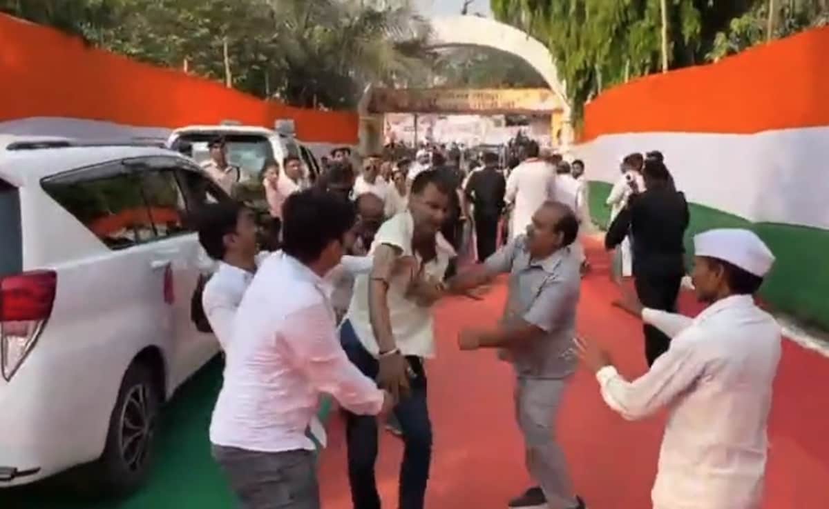 Патна хаосът избухна в седалището на Конгреса в Бихар минути