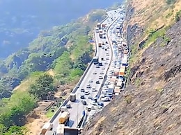 Traffic Jam : मुंबई-पुणे एक्सप्रेस वेवर मोठी वाहतूक कोंडी, वाहनांच्या लांबच लांब रांगा Traffic Jam : मुंबई-पुणे एक्सप्रेस वेवर मोठी वाहतूक कोंडी, वाहनांच्या लांबच लांब रांगा