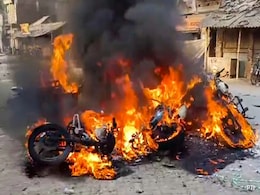 बंगाल में थम नहीं रहा हिंसा का दौर, मुर्शिदाबाद के बाद दक्षिण 24 परगना सुलगा, तोड़फोड़ और आगजनी बंगाल में थम नहीं रहा हिंसा का दौर, मुर्शिदाबाद के बाद दक्षिण 24 परगना सुलगा, तोड़फोड़ और आगजनी