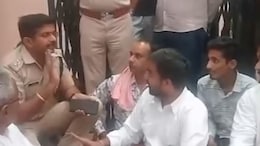 Rajasthan: "कौन है तू? मैं डिप्टी एसपी हूं, क्या है तेरी जिम्मेदारी?" थाने के सामने कांग्रेस व&zwj;िधायक और DSP में तू-तू मैं-मैं&nbsp;