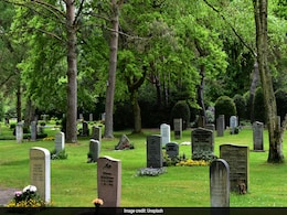 US Couple Caught Having Sex On Historic Cemetery Grave, Drugs Found In Car US Couple Caught Having Sex On Historic Cemetery Grave, Drugs Found In Car