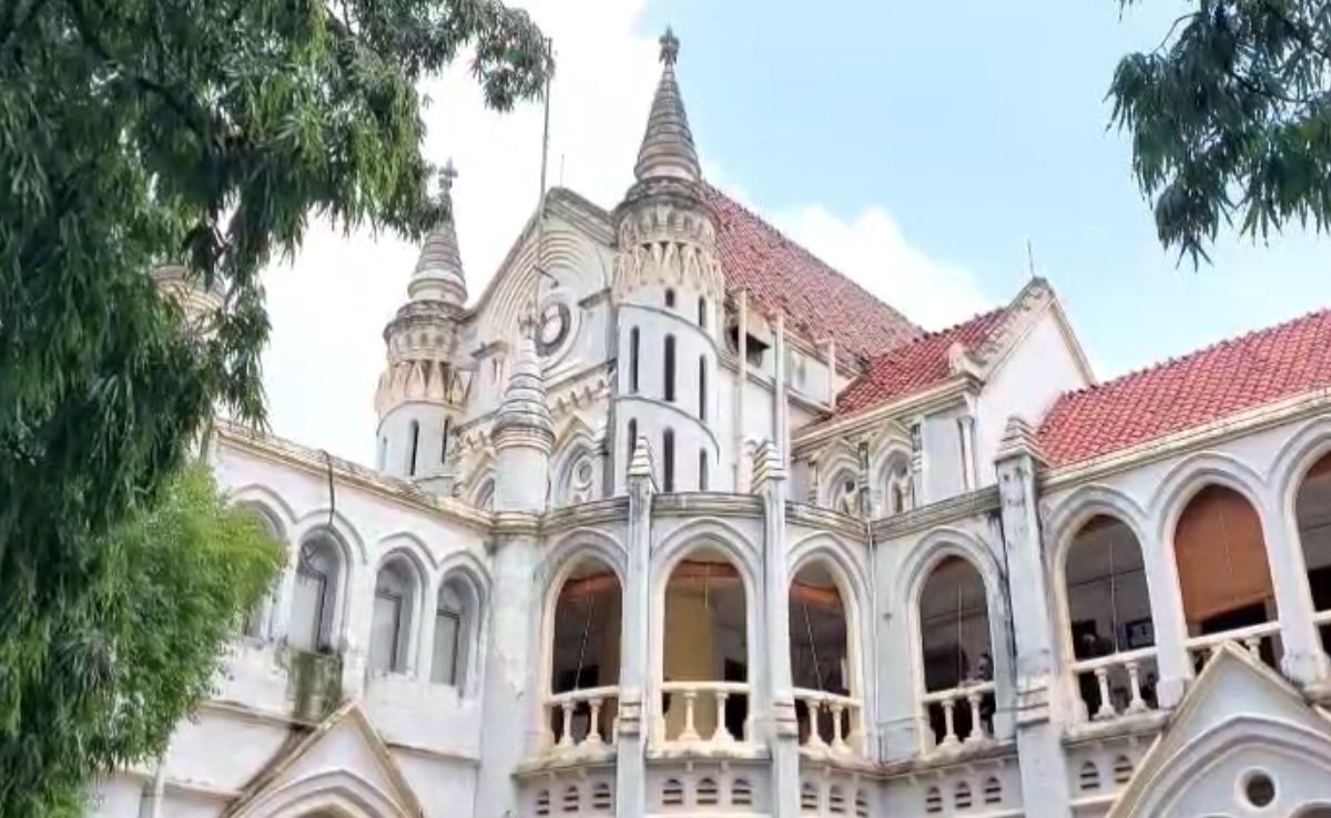 ₹10 की गड़बड़ी का आरोप, 25 साल पहले हुए नौकरी से बर्खास्त; 21 साल तक लड़ी कानूनी जंग तो कोर्ट ने लौटाई इज्जत