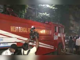 कोलकाता के एक इमारत में लगी भीषण आग,  अबतक14 लोगों की मौत, रेस्क्यू ऑपरेशन जारी कोलकाता के एक इमारत में लगी भीषण आग,  अबतक14 लोगों की मौत, रेस्क्यू ऑपरेशन जारी