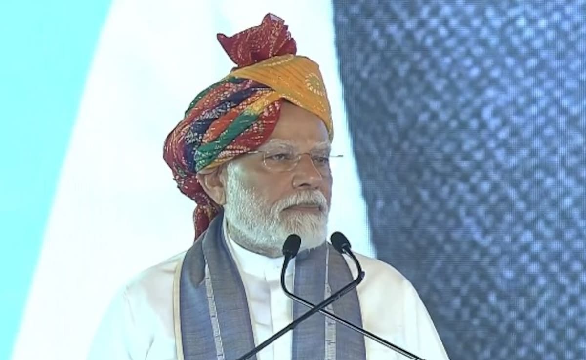 Hisar Премиерът Нарендра Моди понеделник се изправи от търговски полет