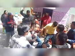 नैनीताल में पर्यटक करने लगे स्टंट, नाव चालकों ने किया एतराज तो हो गई हाथपाई, जानें पूरा मामला नैनीताल में पर्यटक करने लगे स्टंट, नाव चालकों ने किया एतराज तो हो गई हाथपाई, जानें पूरा मामला