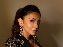 Rakul Preet Singh Serves Major Beauty Goals In Dewy Base And A Sleek Ponytail Rakul Preet Singh Serves Major Beauty Goals In Dewy Base And A Sleek Ponytail