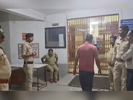 पुलिसकर्मी के घर से AK -47 राइफल और 90 राउंड जिंदा कारतूस ले उड़े चोर, मचा हड़कंप  पुलिसकर्मी के घर से AK -47 राइफल और 90 राउंड जिंदा कारतूस ले उड़े चोर, मचा हड़कंप