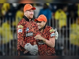 CSK vs SRH: अभिषेक शर्मा का IPL में कमाल, बतौर फील्डर ऐसा महारिकॉर्ड बनाकर दुनिया को चौंकाया CSK vs SRH: अभिषेक शर्मा का IPL में कमाल, बतौर फील्डर ऐसा महारिकॉर्ड बनाकर दुनिया को चौंकाया