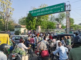 Sikar: कृषि उपज मंडी में आग से लाखों का नुकसान, मुआवजे को लेकर व्यापारियों ने मुख्य गेट पर जड़ा ताला