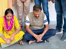 केंद्रीय विद्यालय का शिक्षक हुआ गिरफ्तार, पति-पत्नी पर 10-10 हजार का इनाम... करोड़ों की ठगी कर था फरार केंद्रीय विद्यालय का शिक्षक हुआ गिरफ्तार, पति-पत्नी पर 10-10 हजार का इनाम... करोड़ों की ठगी कर था फरार