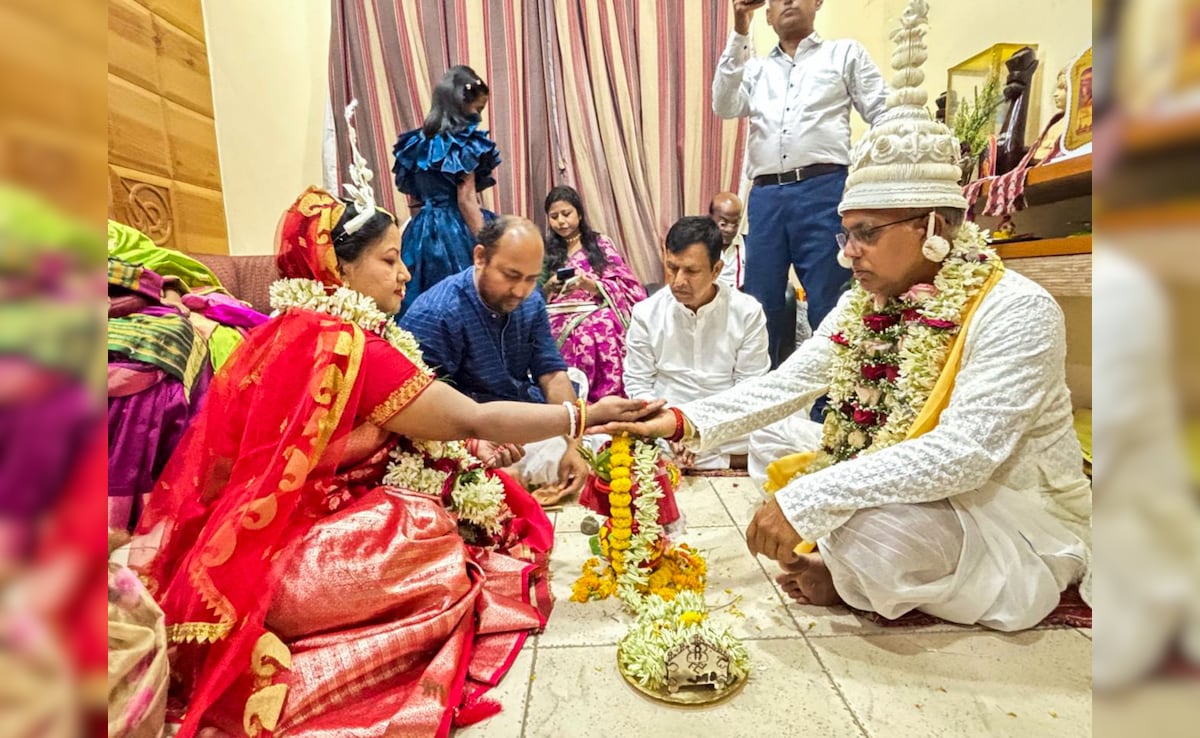 (दिलीप घोष और रिंकू मजूमदार की शादी की तस्वीरें) (दिलीप घोष और रिंकू मजूमदार की शादी की तस्वीरें)