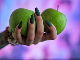 Viral Trend: क्या हरे रंग की नेलपॉलिश बदल सकती है जिंदगी? पढ़ें क्या है ये Green Nail Theory