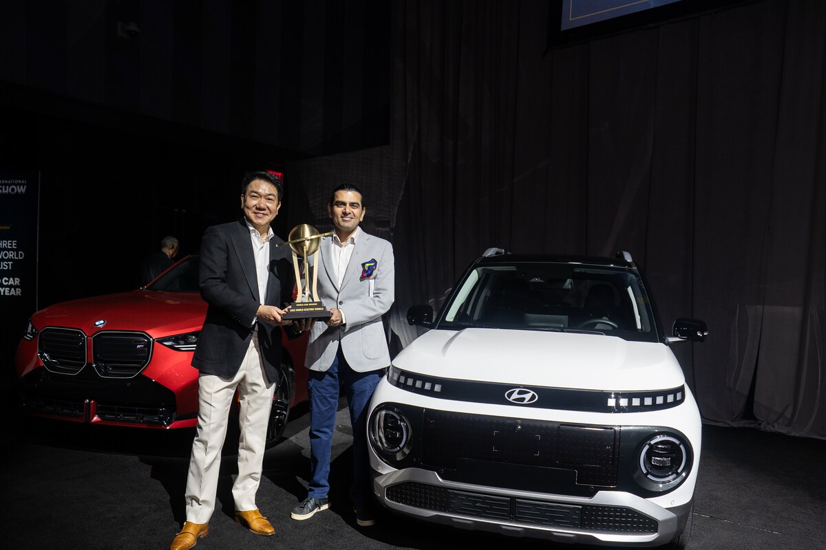 Sangyup Lee, Executive Vice President and Head of Hyundai and Genesis Global Design Centre receving the award from Siddharth Patankar of World Car Awards